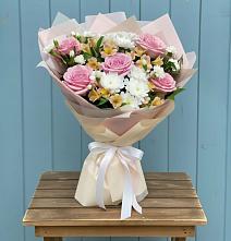 Букет цветов из:  Гвоздики, Орхидеи и Розы в Серафимовском