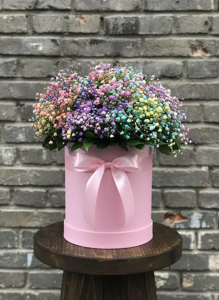 Цветочная композиция из Гипсофила и Розы в шляпной коробке в Серафимовском