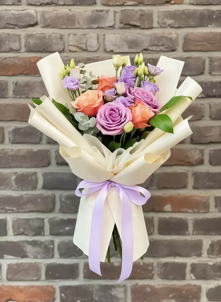 Букет цветов из: Лизиантусы и Розы в Серафимовском