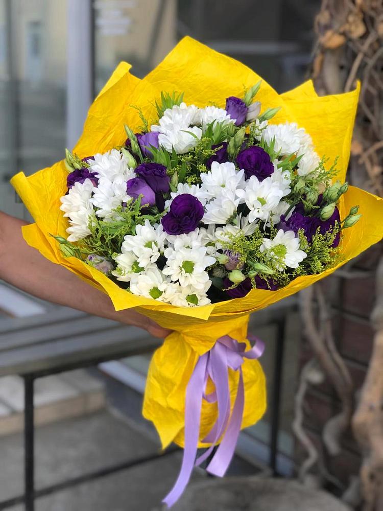 Букет цветов из: Ирисы, Хризантемы и Ромашки в Серафимовском