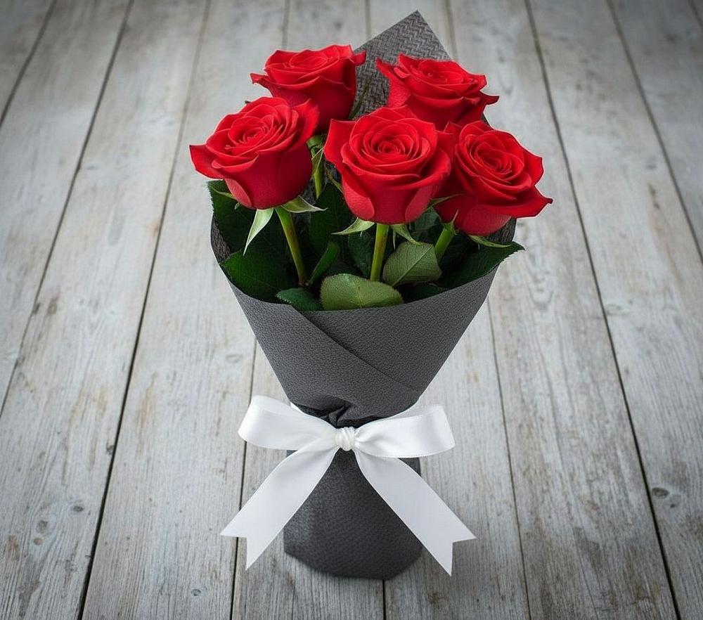 Букет 5 Красных роз Эдлесс Лав в Серафимовском