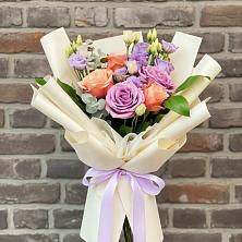 Букет цветов из:  Лизиантусы и Розы в Серафимовском