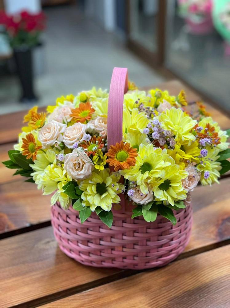 Цветочная композиция из Хризантемы и Розы в корзине в Серафимовском