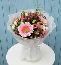 Букет цветов из:  Герберы, Альстромерии и Лизиантусы в Серафимовском