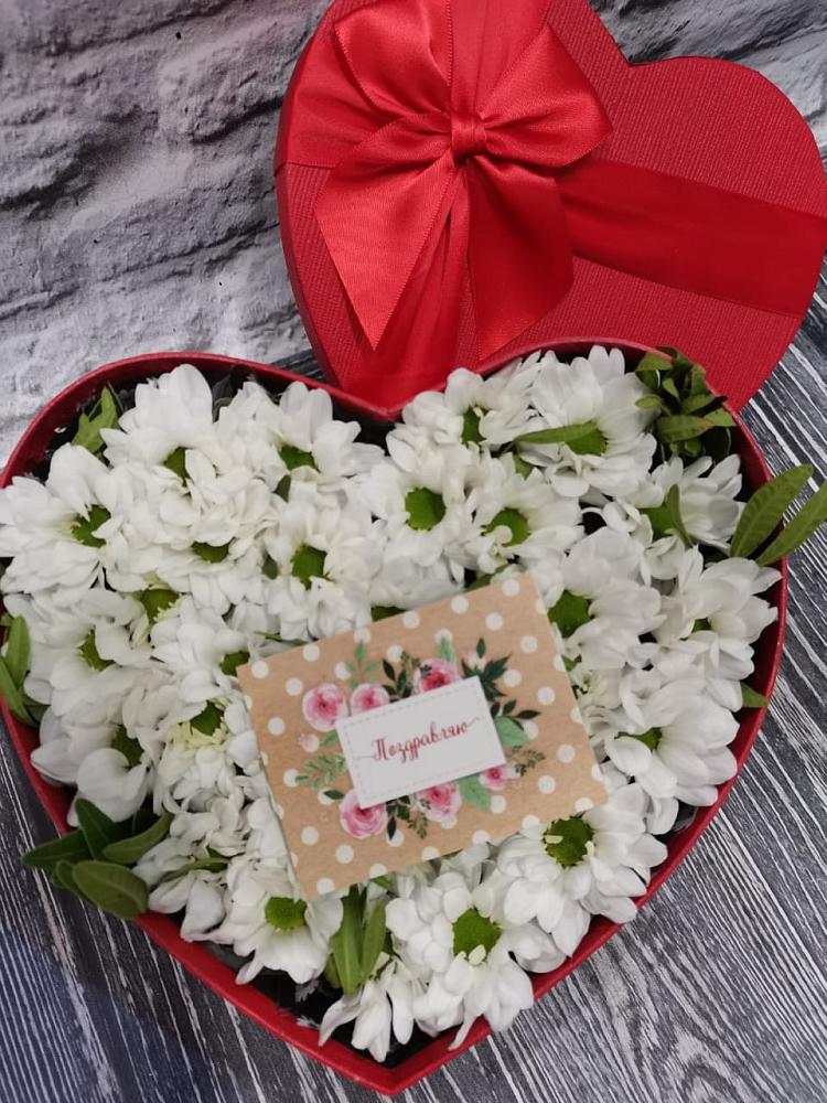 Цветочная композиция из Хризантемы в виде сердца в Серафимовском