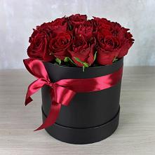 Цветочная композиция из Розы в шляпной коробке в Серафимовском