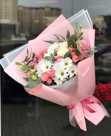 Букет цветов из: Розы, Лизиантусы и Хризантемы в Серафимовском