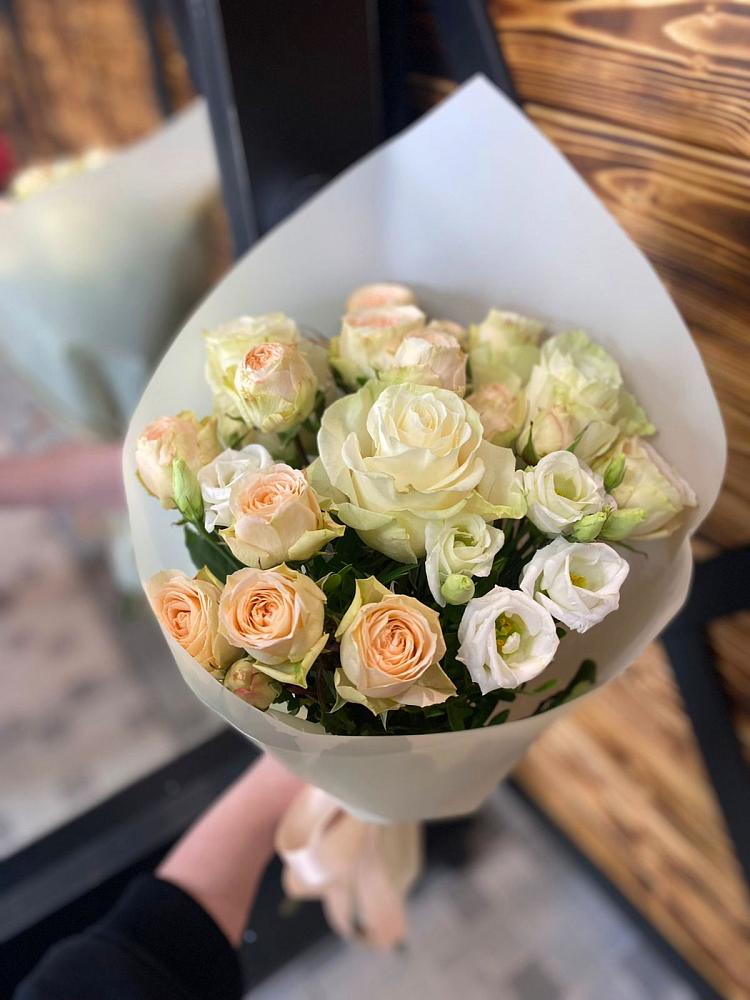 Букет цветов из: Розы и Лизиантусы в Серафимовском