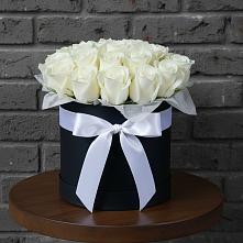 Цветочная композиция из Розы в шляпной коробке в Серафимовском